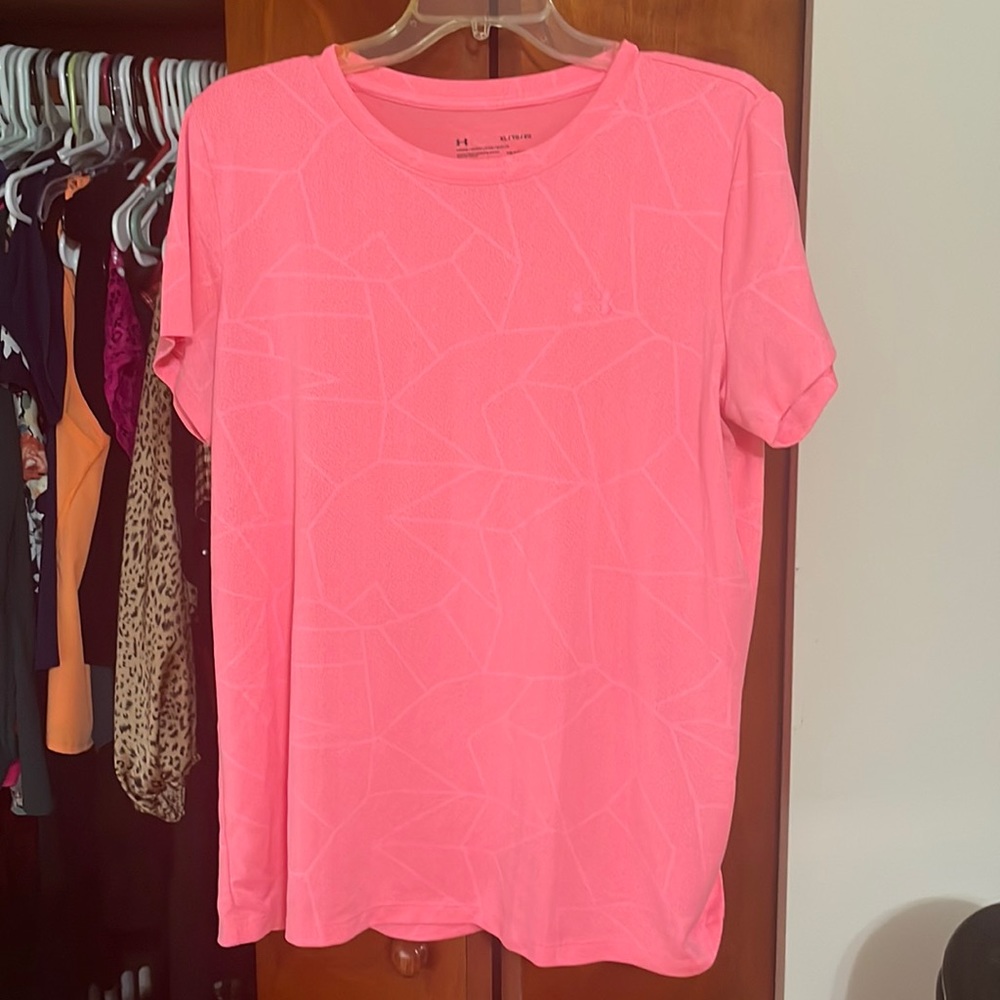 Neon coral xl under Armour heat gear tshirt, never worn no tags